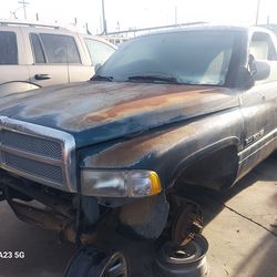 1995 Dodge Ram 1500 for Parts