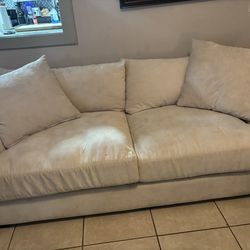 White Couch & Over sizechair