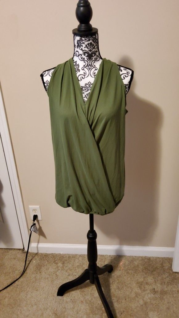 Zenana Green Halter Top Size Small
100% Polyester
NWT