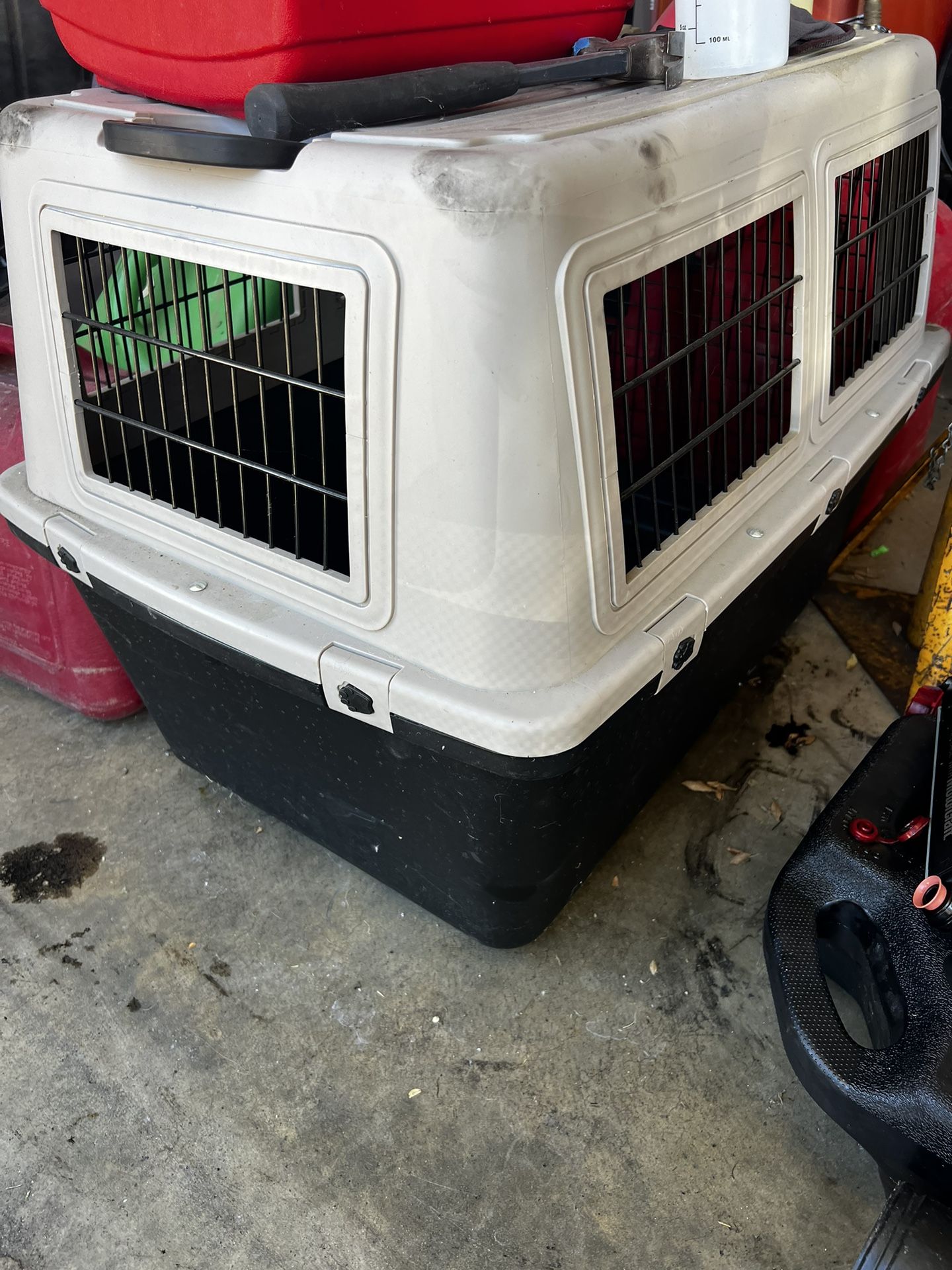 Medium Dog CrateiPhone 17 Pro Case