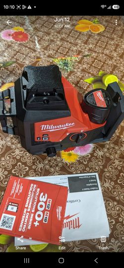 M12 12-Volt Lithium-Ion Cordless Green 250 ft. 3-Plane Laser Level Kit with One 2.0ah battery