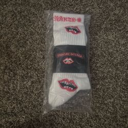 White chrome heart socks with pink lips