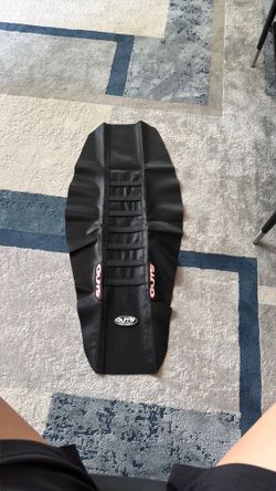 UNIVERSAL GUTS SEAT COVER