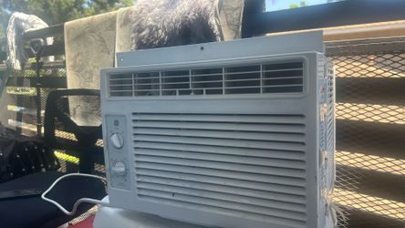 GE 5,000 btu mechanical window air conditioner