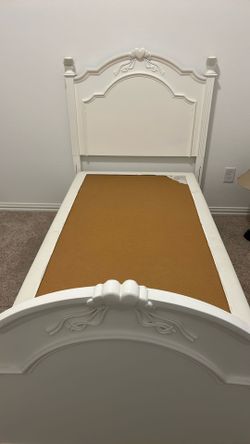 Girl’s Twin Size Princess Bed Frame