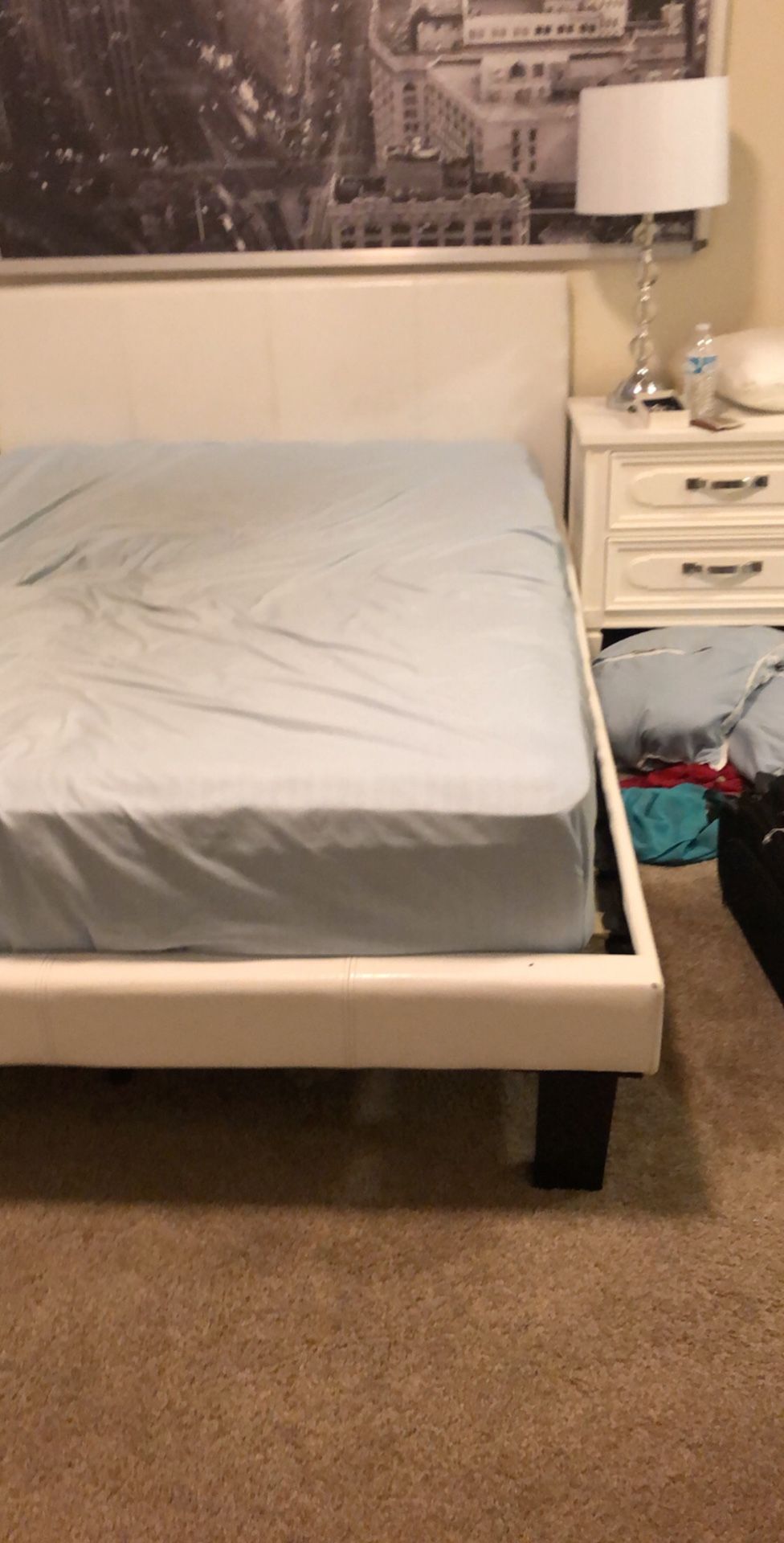 LARGE FULL SIZE PLATFORM BED WHITE HEADBOARD, BED FRAME & MEMORY FOAM