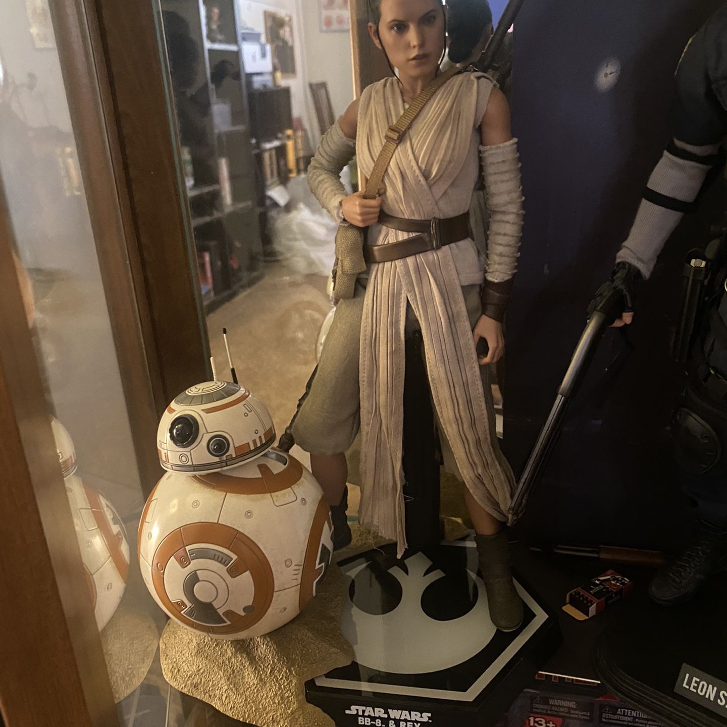 Hot Toys 1:6 Rey and BB8 Star Wars The Force Awakens Sideshow for