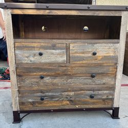 Rustic Beach Media Stand