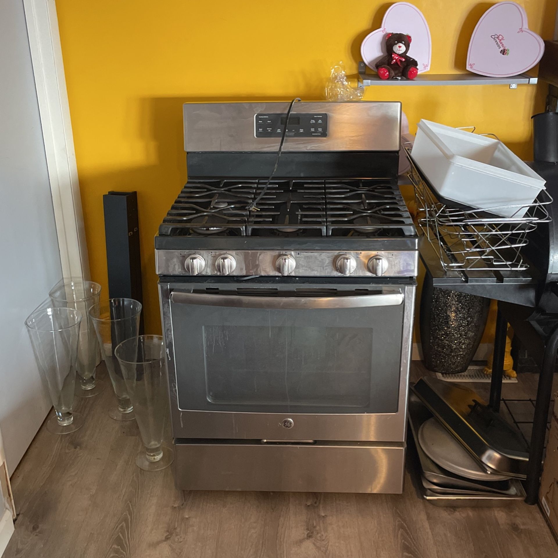 GE® 30" Free-Standing Gas Range (JGBS66REKSS)