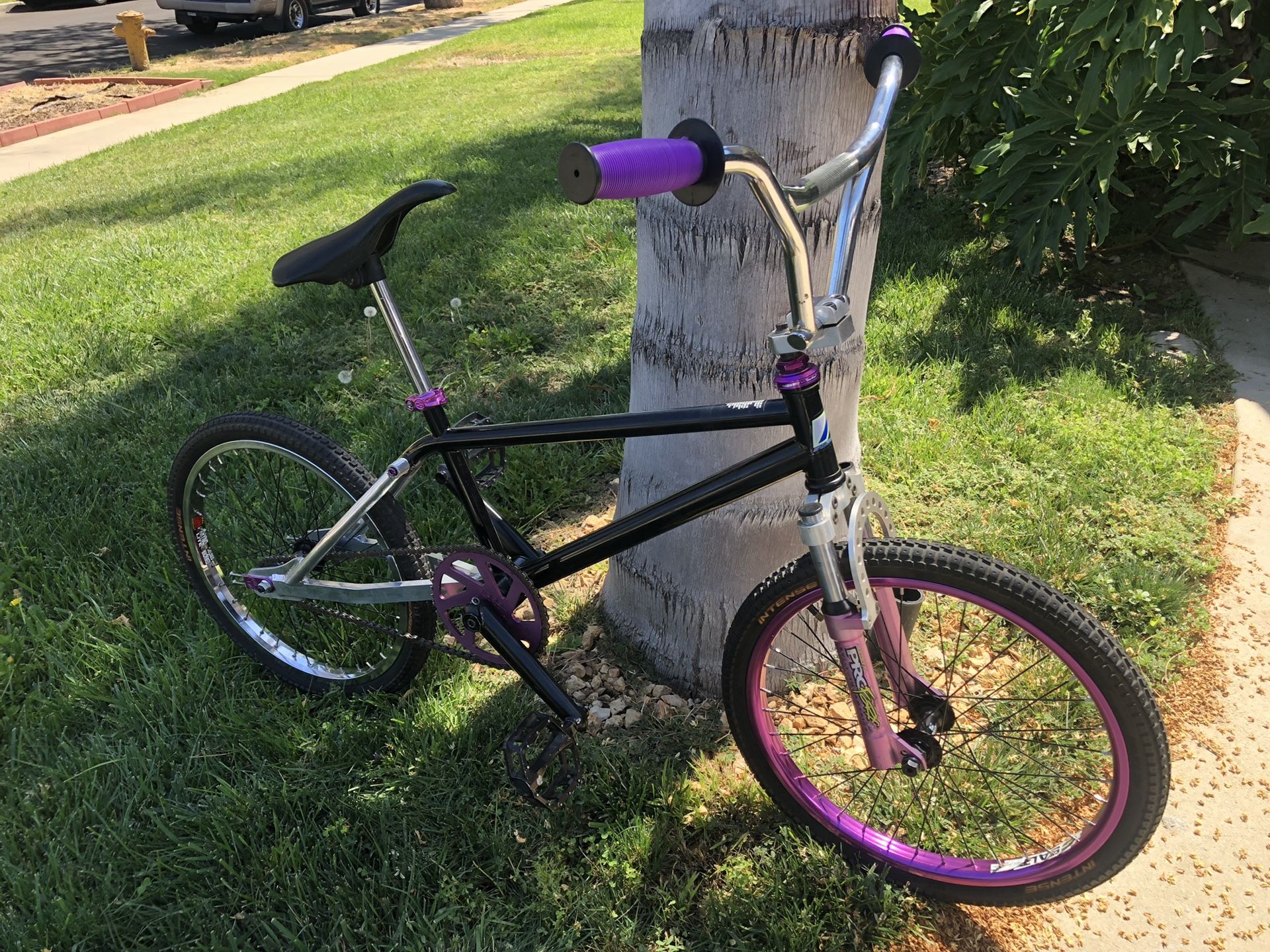 Early 90s Auburn CR20R has an amazing design and ready for show or ride. Big money bike. Hurry Offer up Gt dyno Performer Boss bmx CW Free for Sale in Los