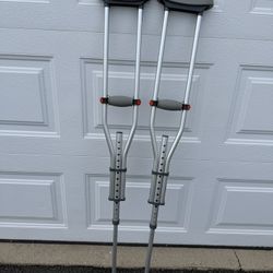 Adjustable Aluminum Crutches 