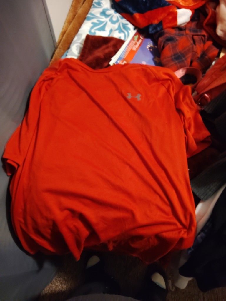 Red Under Armour Size XL