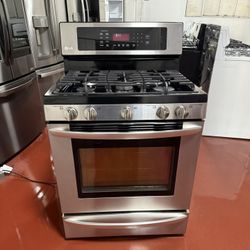 LG 5-burner gas stove in perfect working condition. Delivery and installation available with a 3-month warranty.