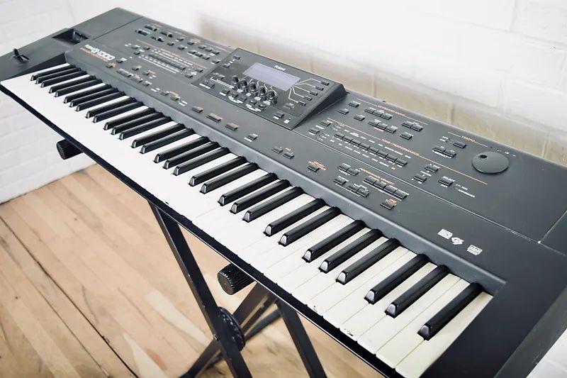 Roland G1000 Keyboard Piano