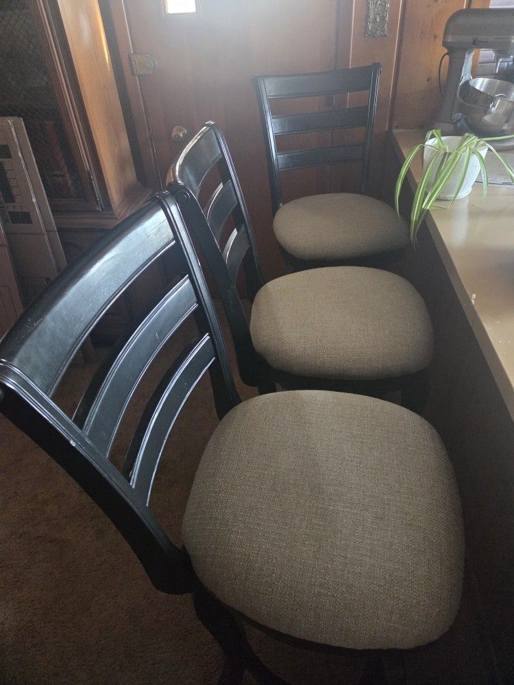 4 Heavy & Sturdy Bar Stools / Hi Table Chairs