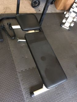 WEIGHT BENCH. ADJUSTABLE