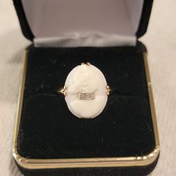 10k Gold Cameo Ring 