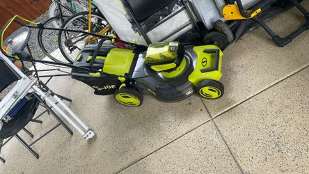 I am selling a lawnmower in very good condition.