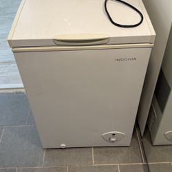 Insignia 3.5 Cu Ft Chest Freezer