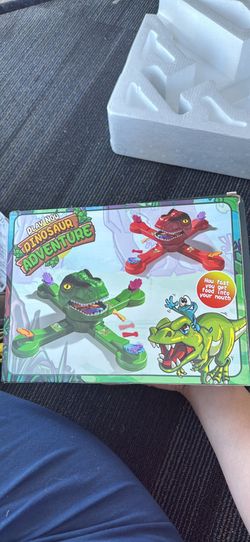 Dino feeder toy