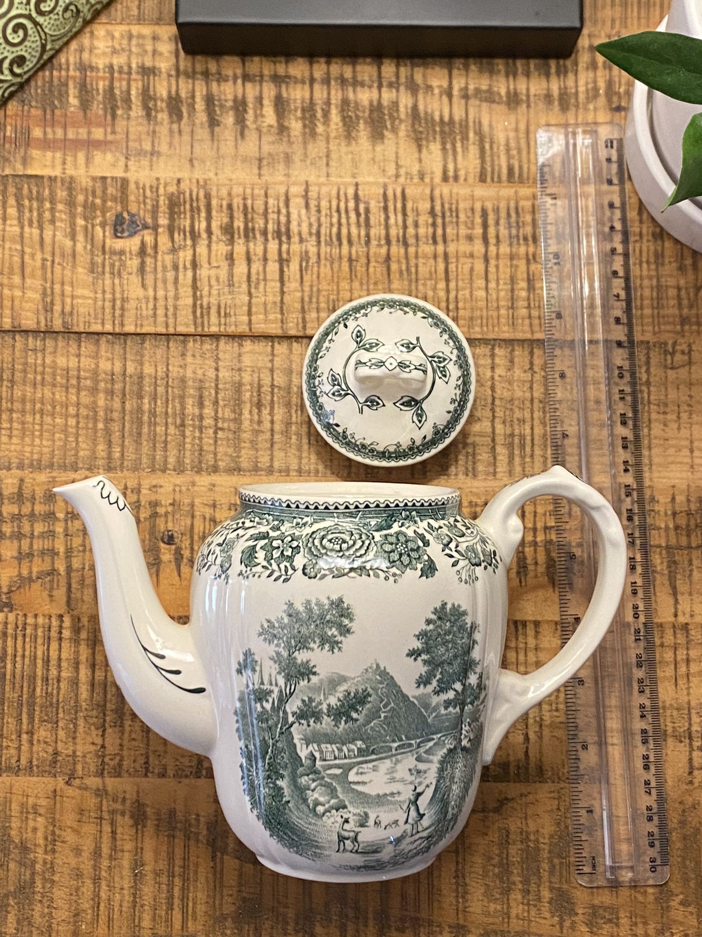 Colonial Inspired Tea Pot