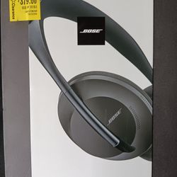 BLK BOSE NOISE CANCELLING HEADPHONES 700🔥... OVER💰 450$+ TAXES.  RETAIL) OR 💰300$ CASH