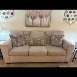 Furniture in dining table