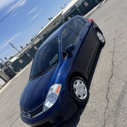 2012 Nissan versa hatchback