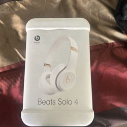 Beats Solo 4 