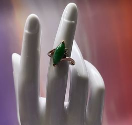 14k Jade Ring 4.3g