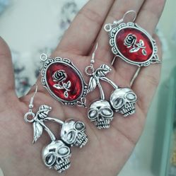 Erarrins, Charms, Beads