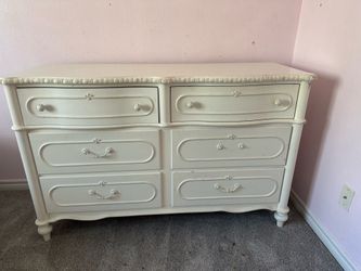 Universal Bellamy Dresser