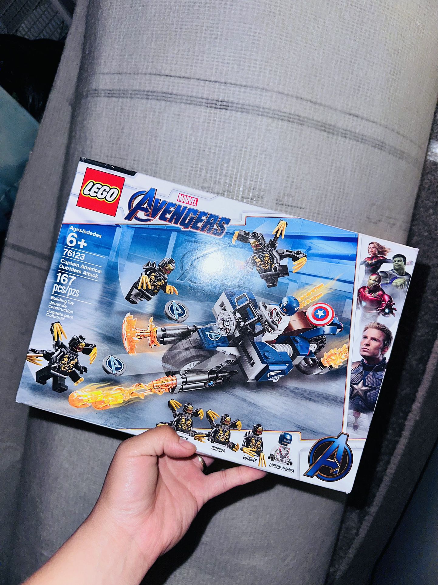 LEGO Marvel Avengers Captain America: Outriders Attack 76123 Building Toy Kit