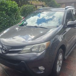 2014 Toyota RAV4 / Grey / One-owner