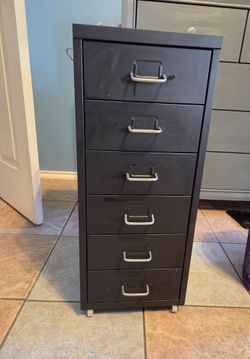 Metal organizer