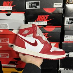 DS Jordan Varsity Red 1s size 12W 10.5M 