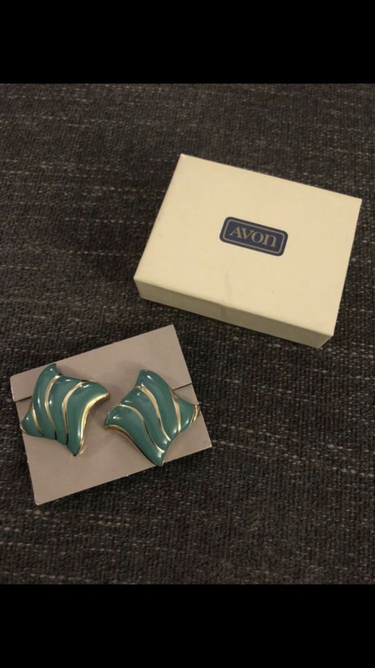 Vintage Avon clip earrings