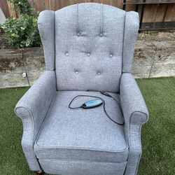 Massaging recliner