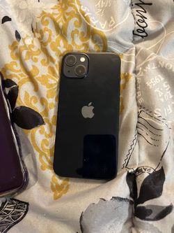 2 iPhone 13’s