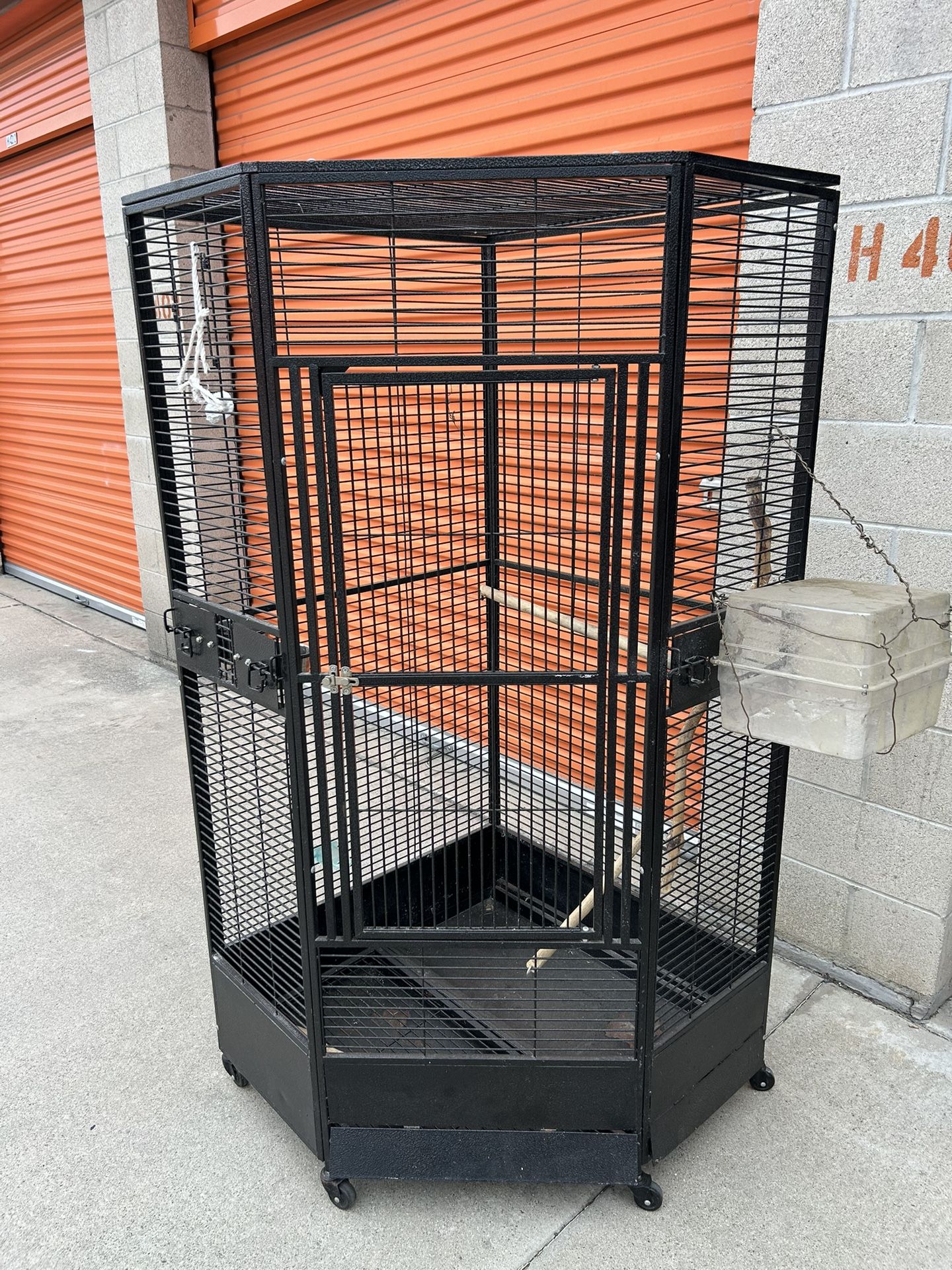 Large Pentagon Corner Open Playtop Parrot Bird Cage Width 30” X 64”Height Black Vein