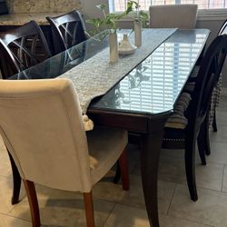 Seven Piece Dining Table Set In Great Condition 