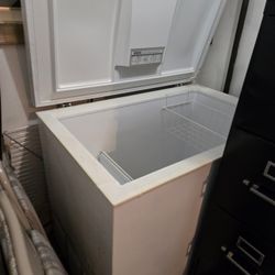 Freezer Chest In BELLEVUE 