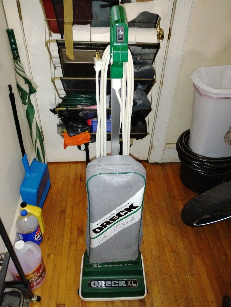 ORECK XL SIGNATURE SERIES LIGHTWEIGHT VACUUM LIGHTLY USED, CLEANED W/1 BOX AND ONE PACKAGE OF BAGS. BOUGHT NEW $400, ASKING $70 OR BEST OFFER.