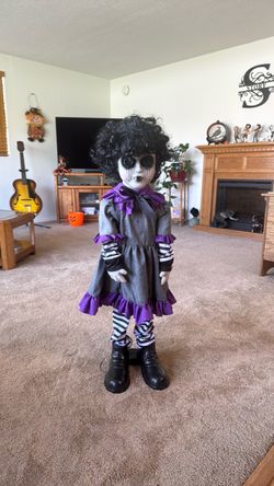 Creepy Halloween doll that talks and turns around