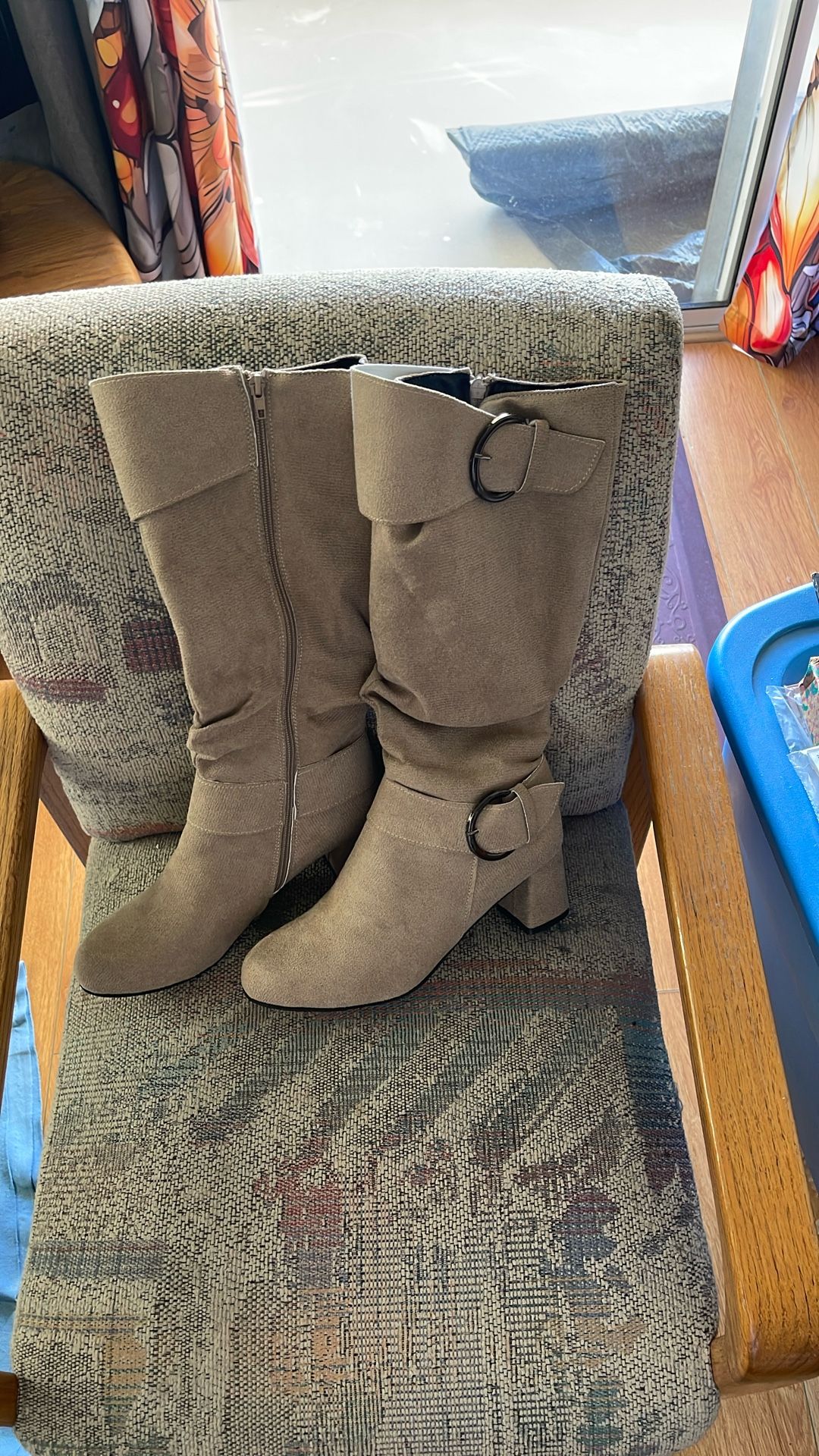 New Pair Of Ladies Boots, size 8-1/2