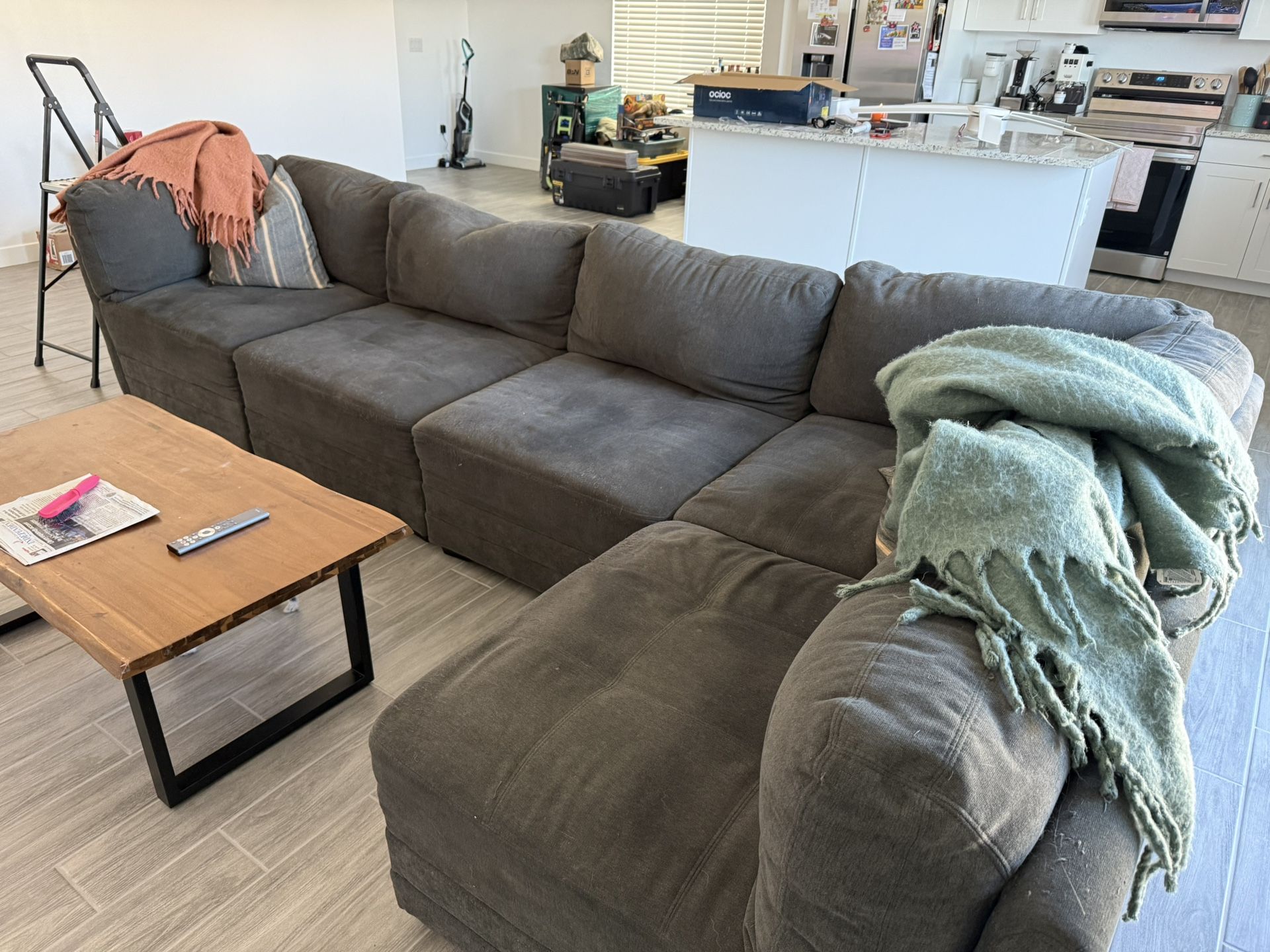 6 Seat Modular Sectional Sofa + Ottoman