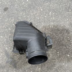 2018-2019 CADILLAC CTS AIR CLEANER FILTER BOX HOUSING OEM