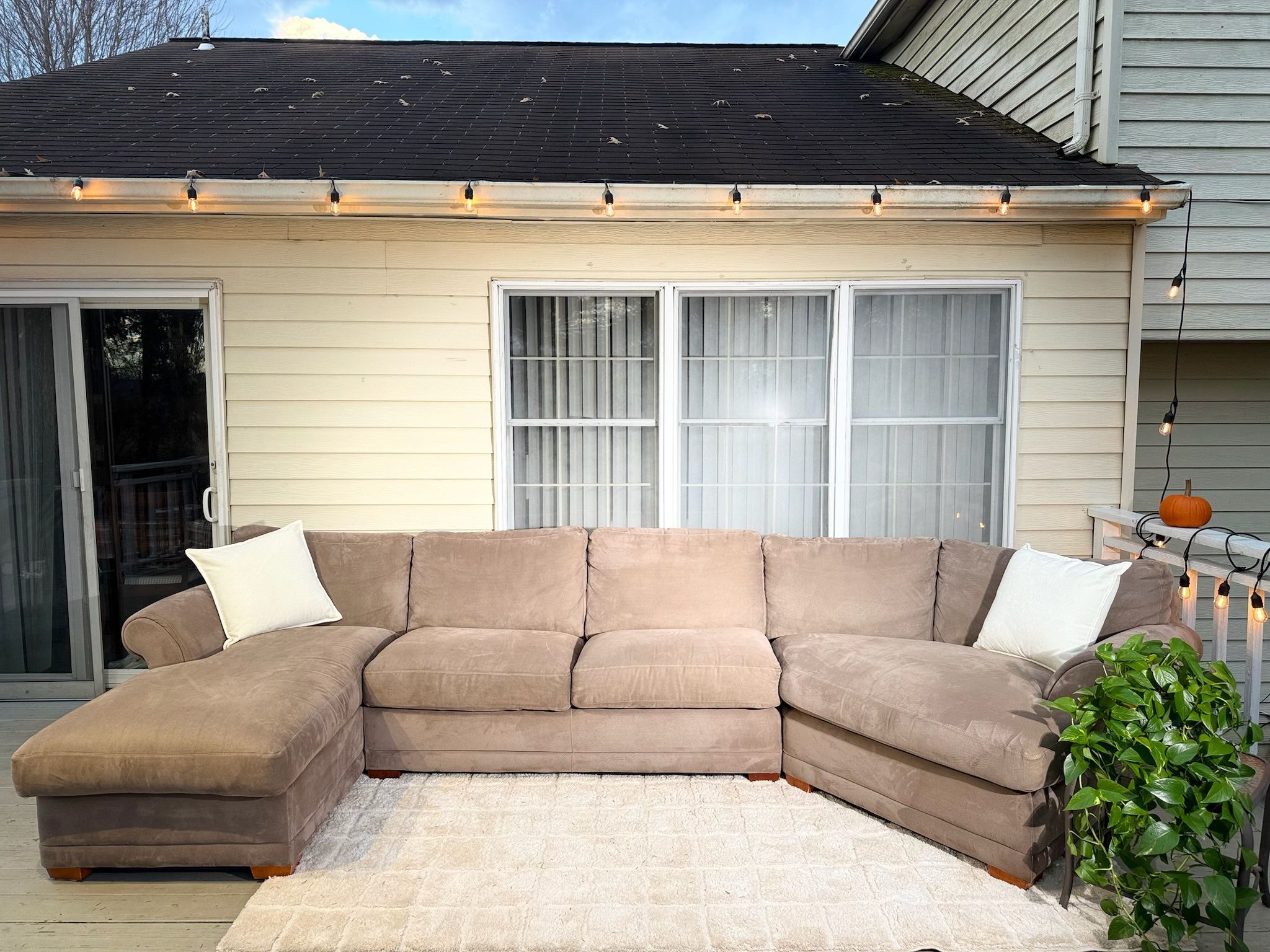 High-Quality Sectional Sofa – Neutral Color