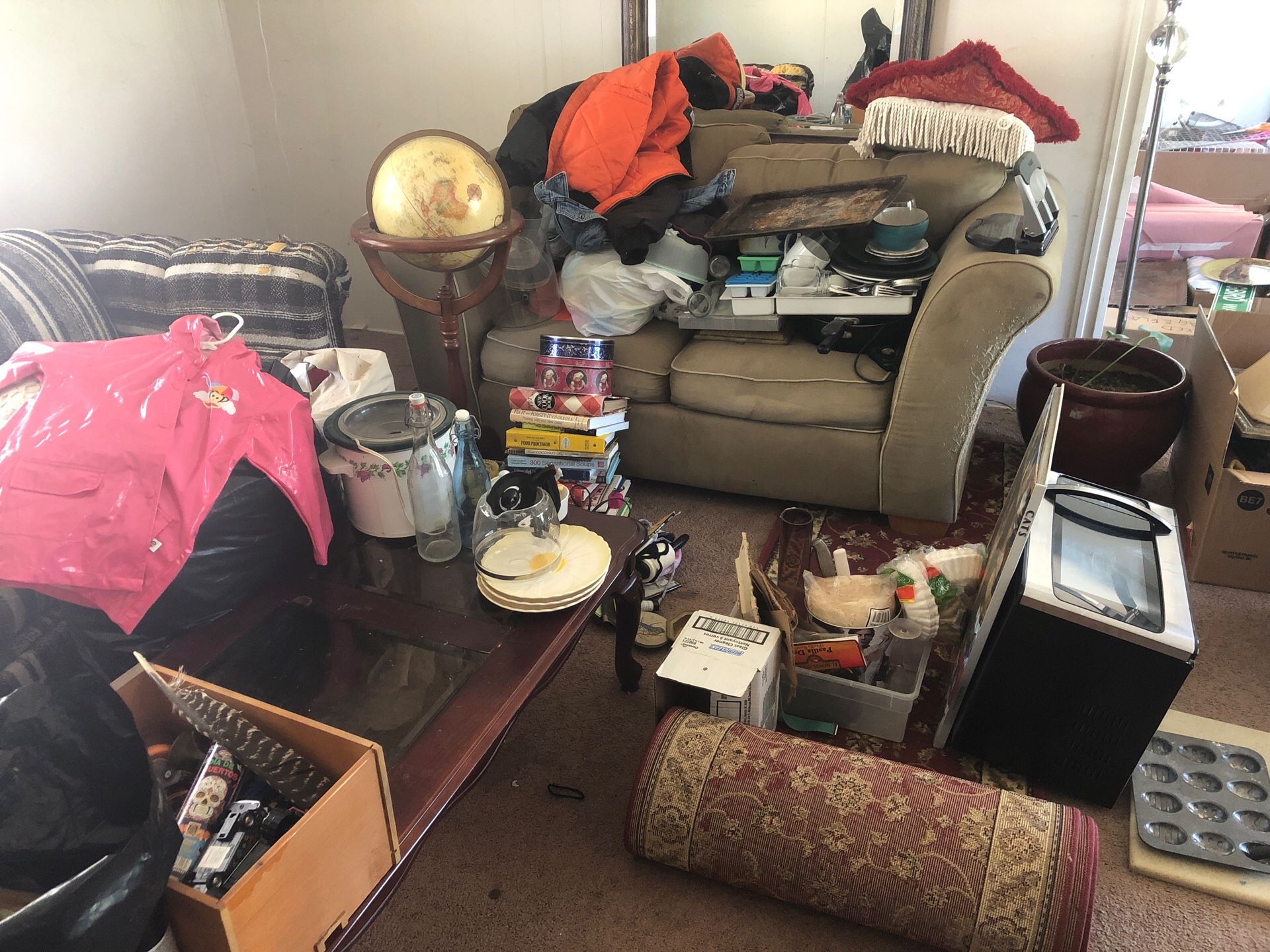 Tons of stuff for sale and free today! Must get it all out.