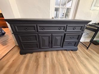 7-Drawer Dresser in Matte Black